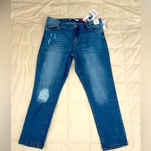 Celebrity Pink Mid-Rise ‘The Bestie’ Girlfriend Jean